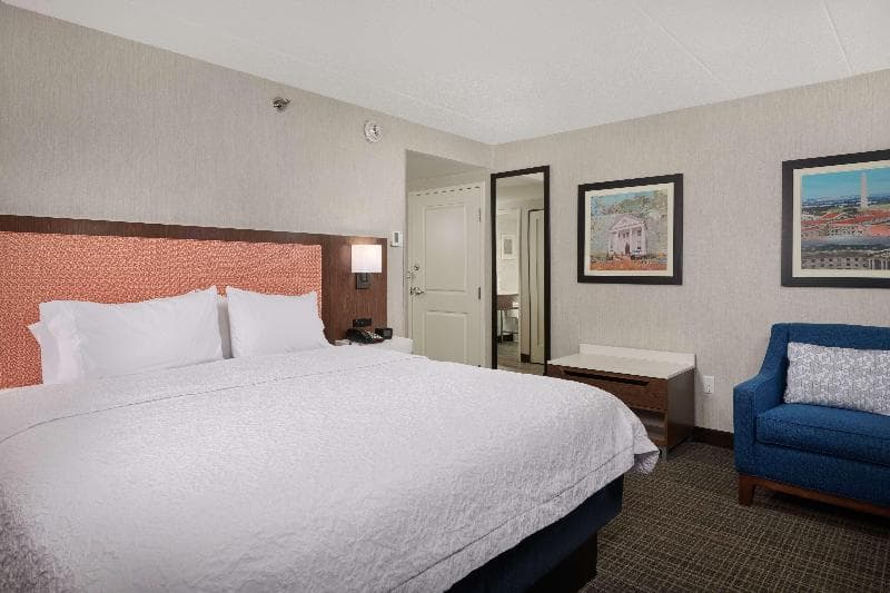Hampton Inn Fairfax City 5