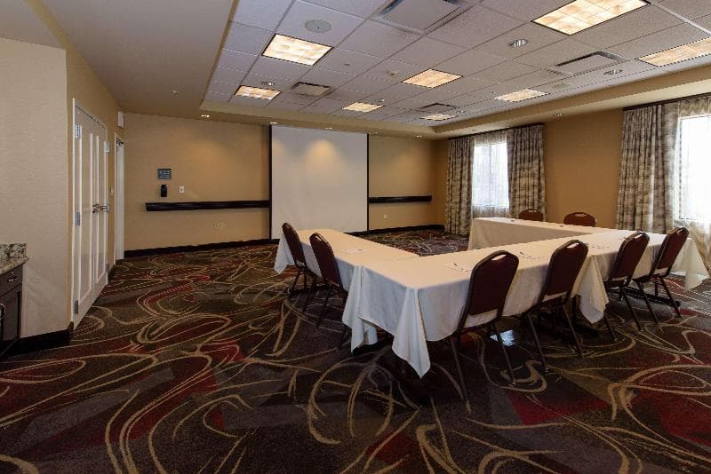 Hampton Inn and Suites Holly Springs 4