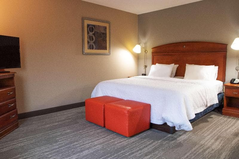 Hampton Inn Gloucester 5
