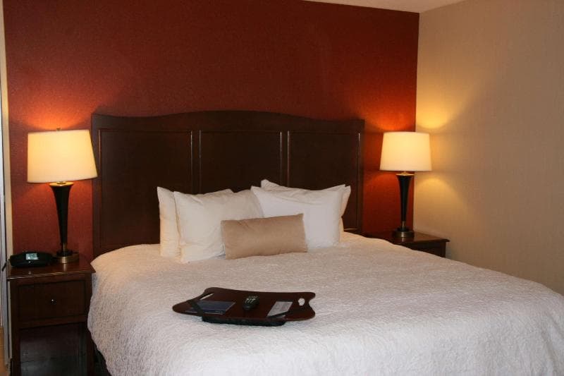 Hampton Inn & Suites Peru 2