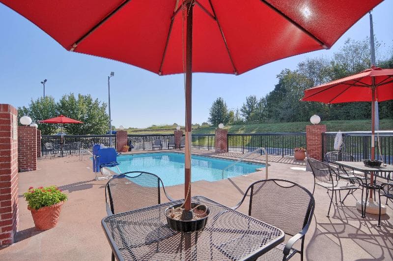 Hampton Inn Athens 3