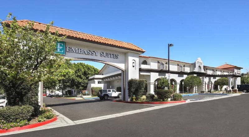 Embassy Suites by Hilton Palm Desert 3