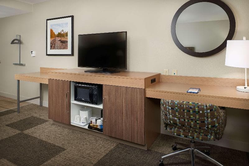 Hampton Inn & Suites Rogers 5