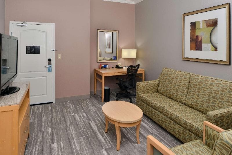 Hilton Garden Inn Denton 2