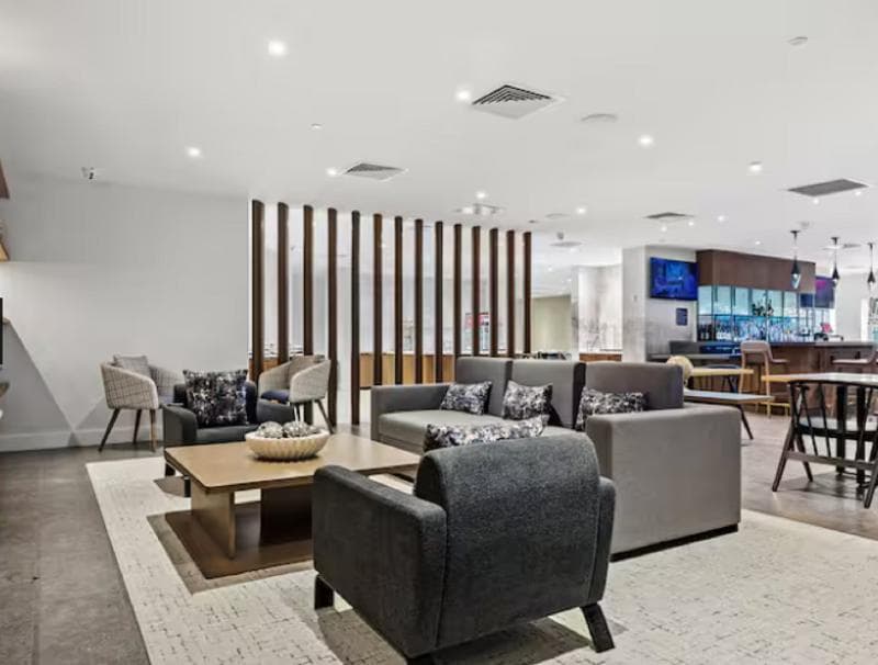DoubleTree by Hilton New York JFK Airport photo 1