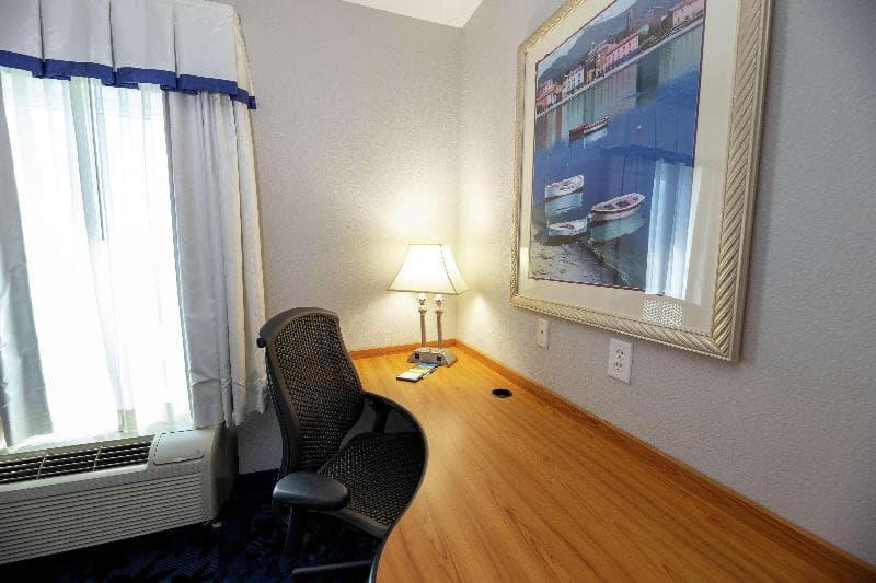 Hampton Inn & Suites Jacksonville Deerwood Park 2