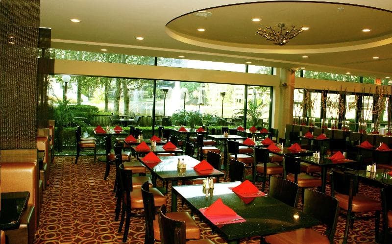 DoubleTree by Hilton Orange County Airport 4