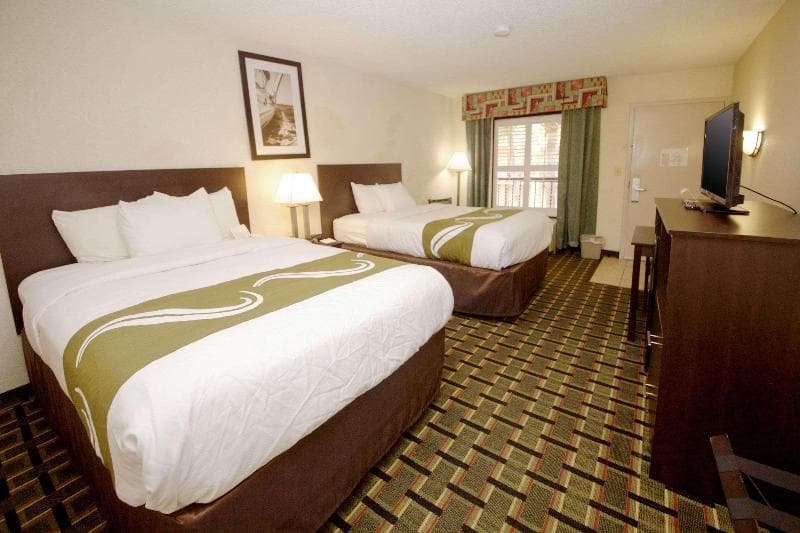 Quality Inn 4