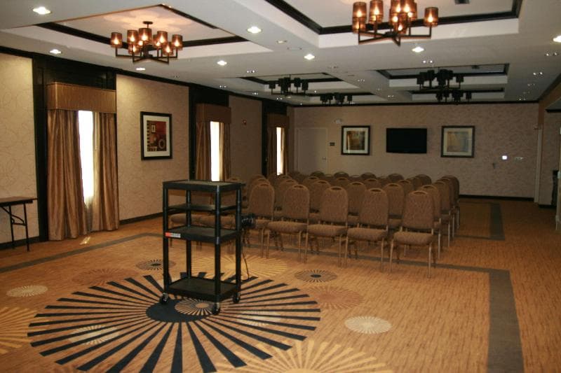Hampton Inn & Suites Cleburne 1