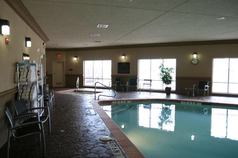 Hampton Inn & Suites Cleburne 3