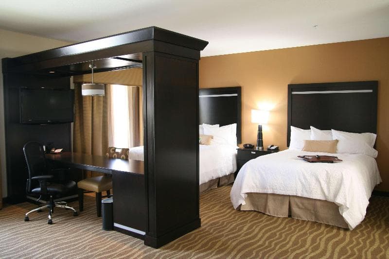 Hampton Inn & Suites Cleburne 2