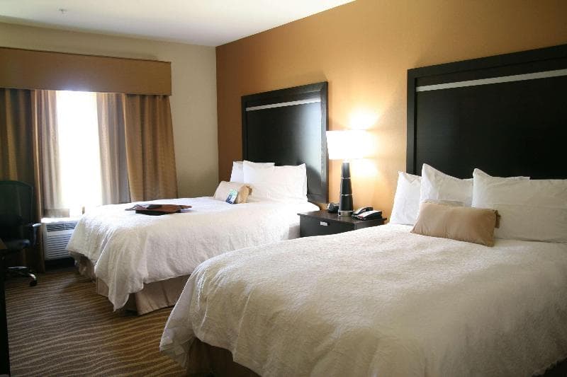Hampton Inn & Suites Cleburne 5