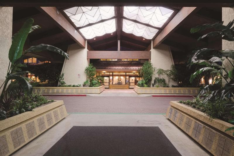 DoubleTree by Hilton Hotel Bakersfield 3