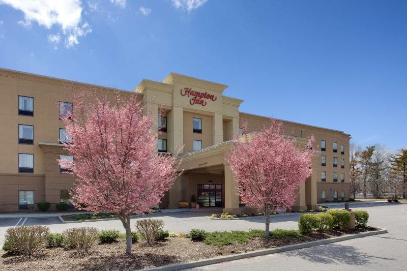 Hampton Inn by Hilton Garden City Long Island 3