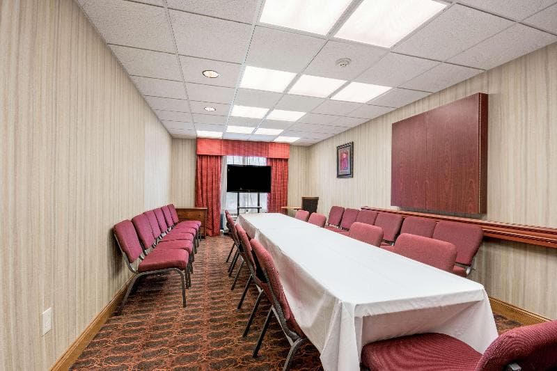 Hampton Inn Derby 5