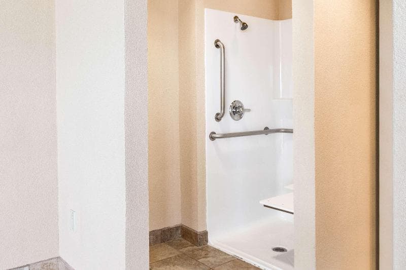 Hampton Inn Derby 3