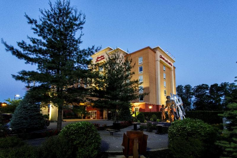 Hampton Inn & Suites Staten Island photo 1
