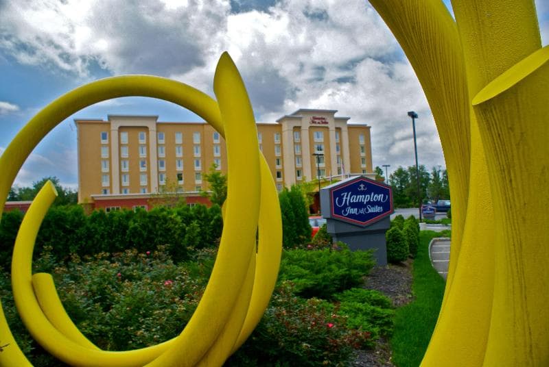 Hampton Inn & Suites Staten Island 2