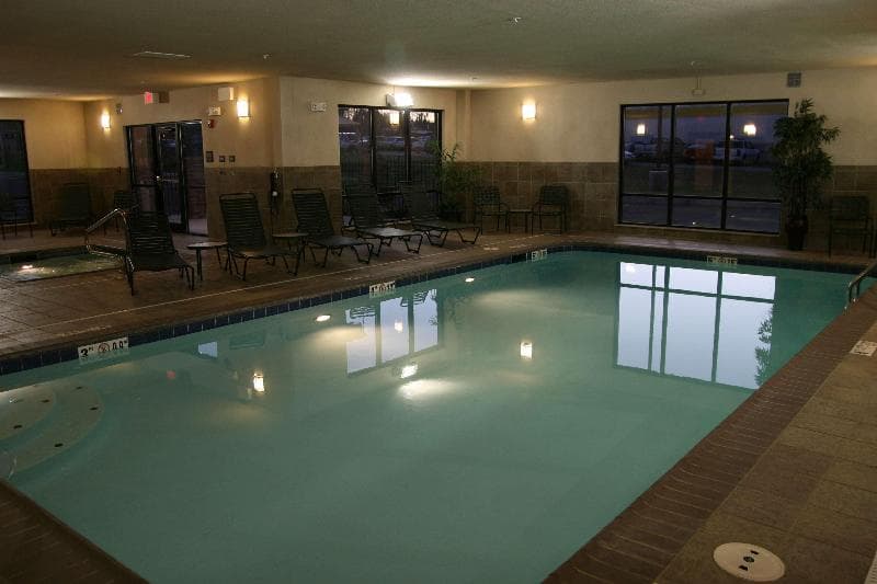 Hampton Inn & Suites New Castle 5
