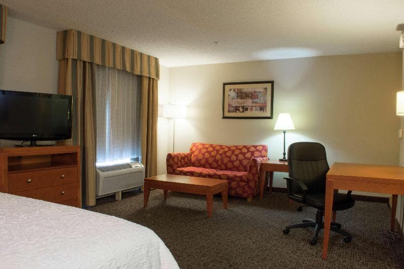 Hampton Inn Montgomery-South-Airport 2