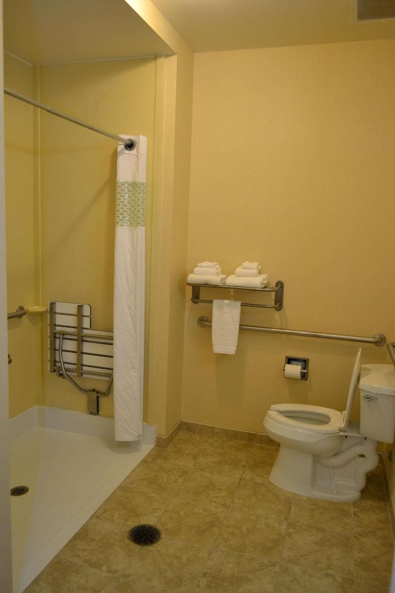 Hampton Inn & Suites Dayton-Airport 2