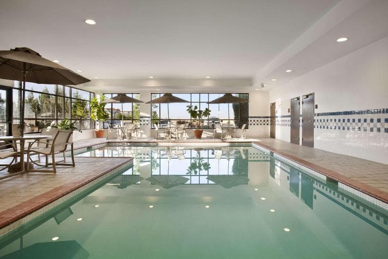 Embassy Suites by Hilton Denver International Airport 4