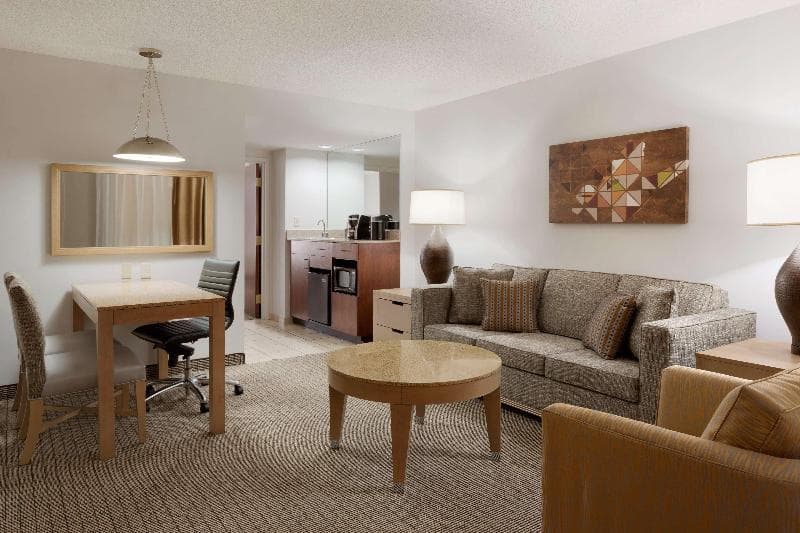 Embassy Suites by Hilton Denver International Airport 3