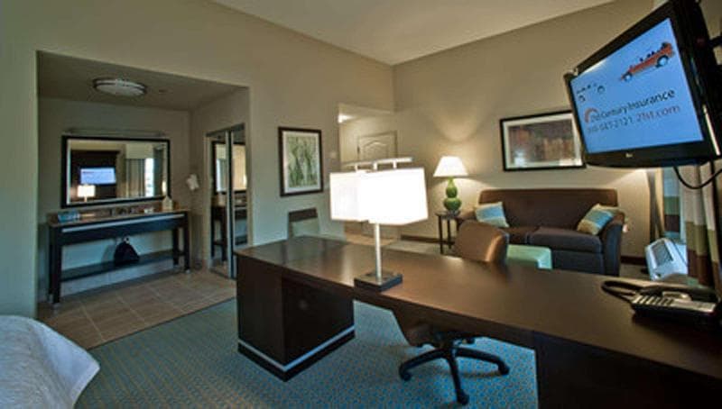 Hampton Inn & Suites Denison 2