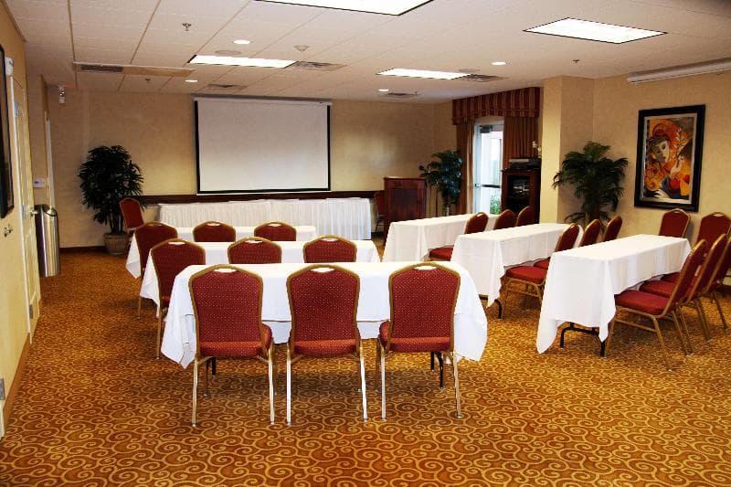 Hampton Inn & Suites Redding photo 1