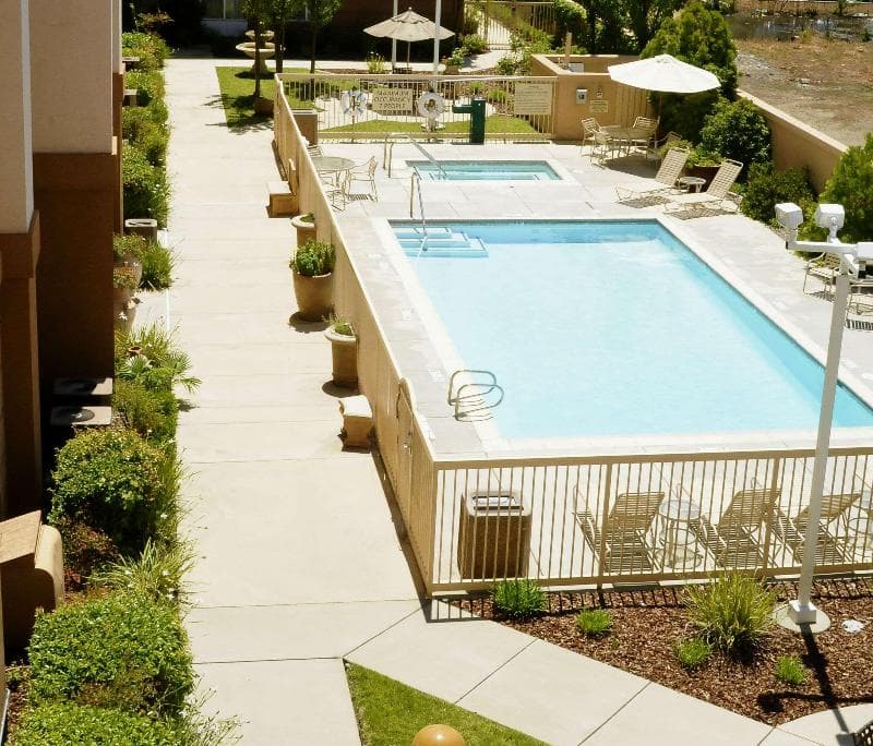Hampton Inn & Suites Redding 3