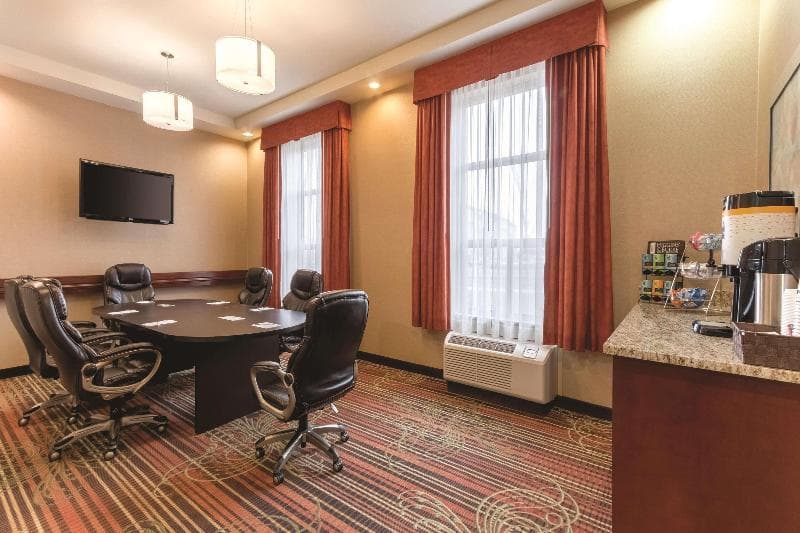 Hampton Inn by Hilton Edmonton South photo 1