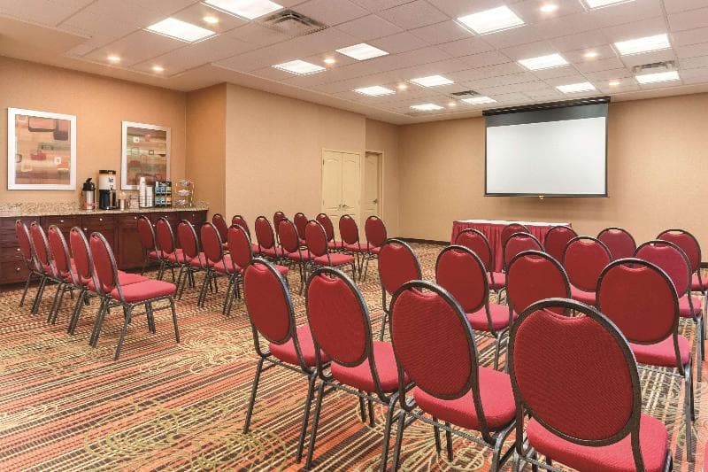 Hampton Inn by Hilton Edmonton South 4