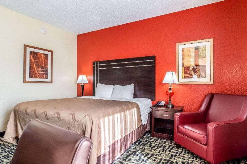 Quality Inn 4