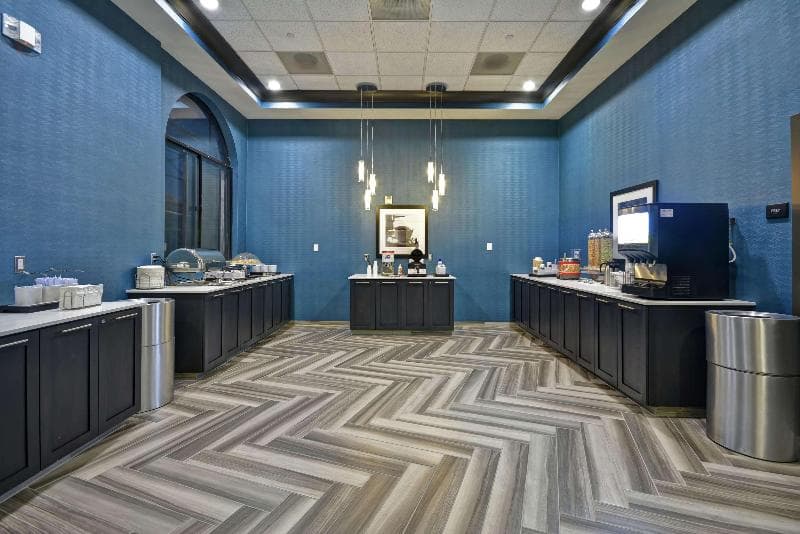 Hampton Inn and Suites Los Angeles Burbank Airport 3