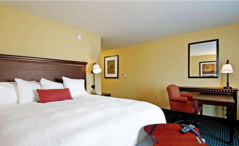 Hampton Inn & Suites Seal Beach 5