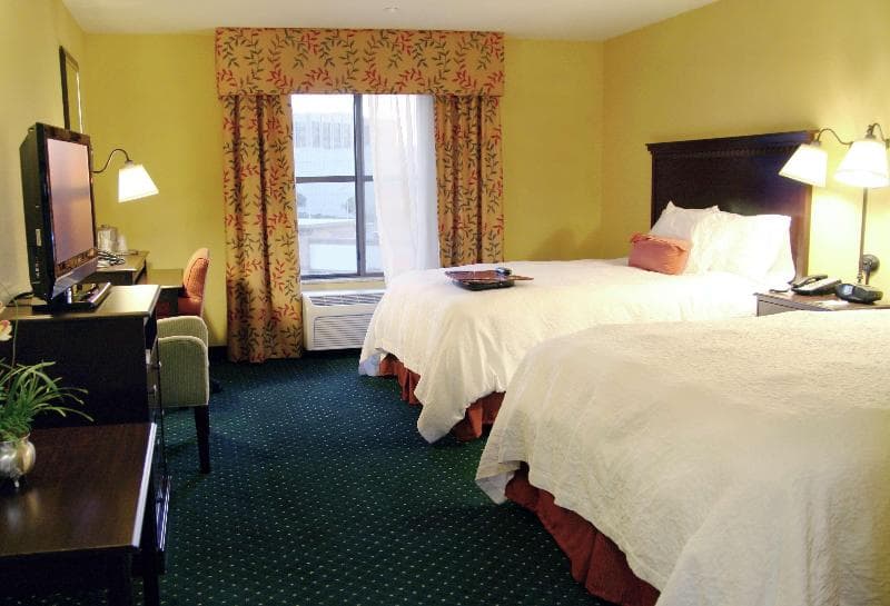 Hampton Inn & Suites Seal Beach 4