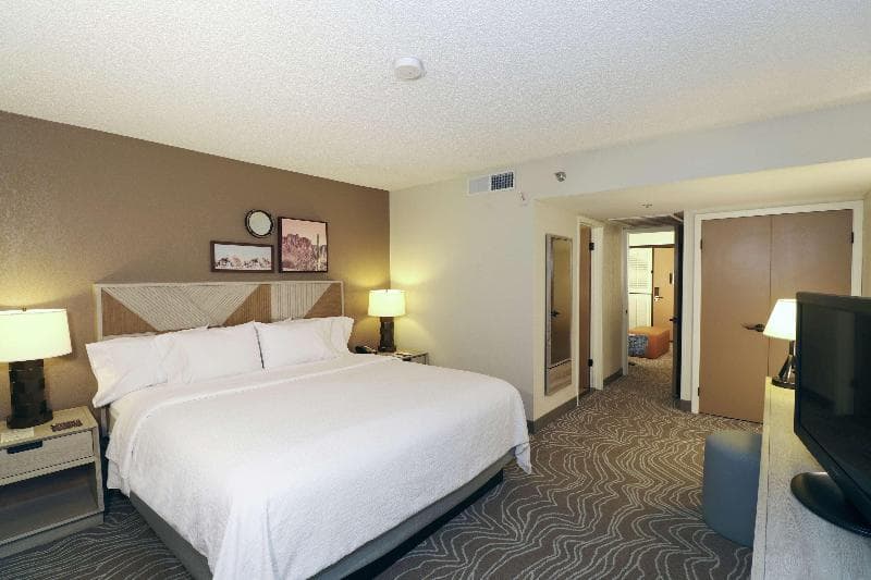 Embassy Suites by Hilton Phoenix Tempe 4