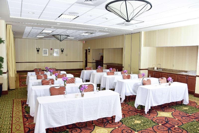 Hilton Garden Inn Oconomowoc photo 1