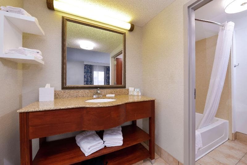 Hampton Inn & Suites Wilmington 5