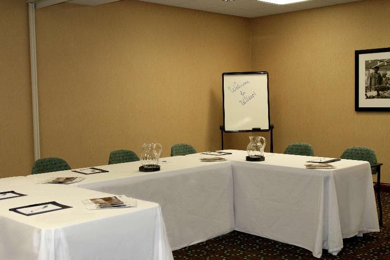 Hampton Inn & Suites Wilder photo 1