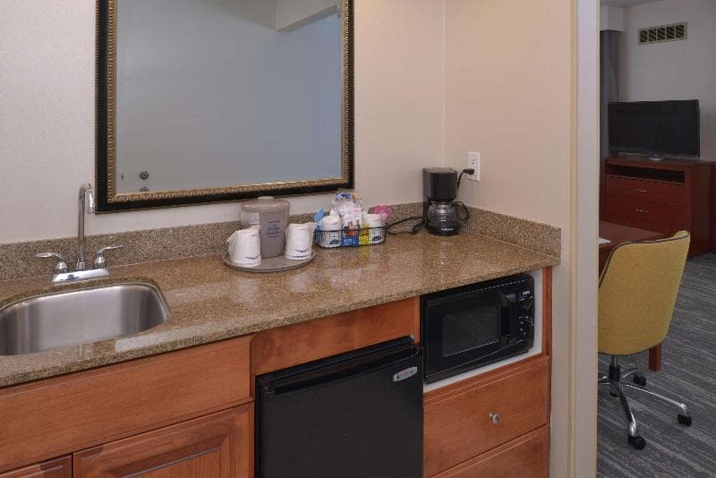 Hampton Inn & Suites Bakersfield North-Airport 2