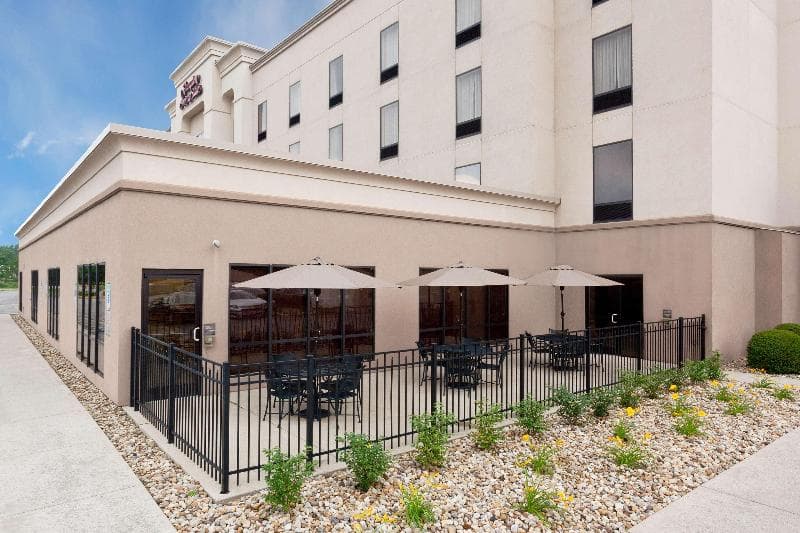 Hampton Inn & Suites Grove City 3