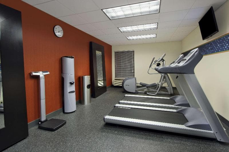 Hampton Inn Columbus-Airport 2