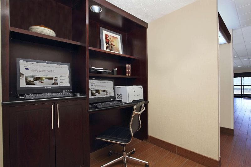 Hampton Inn Columbus-Airport photo 1