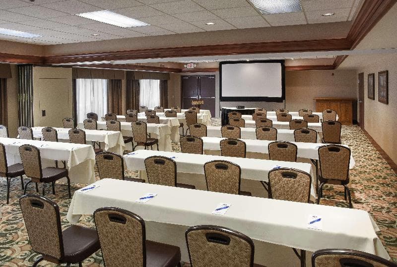 Hampton Inn & Suites Youngstown-Canfield photo 1
