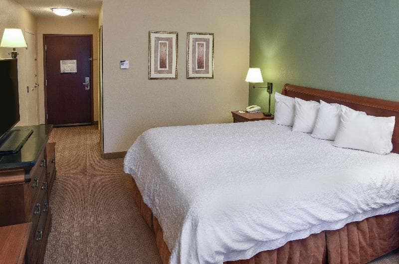 Hampton Inn & Suites Youngstown-Canfield 2