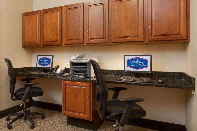 Hampton Inn & Suites Addison photo 1