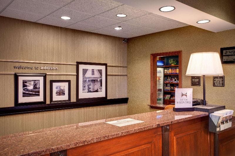 Hampton Inn & Suites Addison 5
