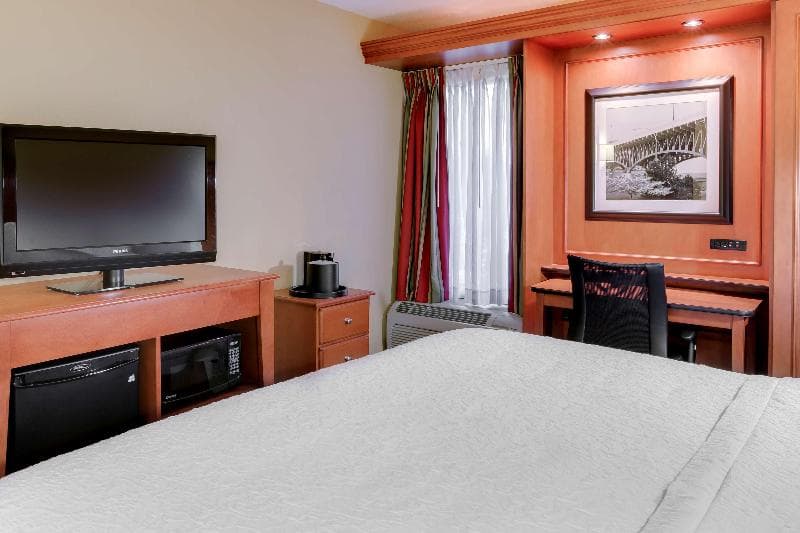 Hampton Inn Pittsburgh-Airport 2