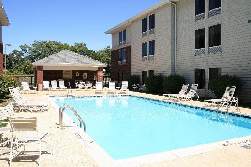 Hampton Inn & Suites Newtown 4